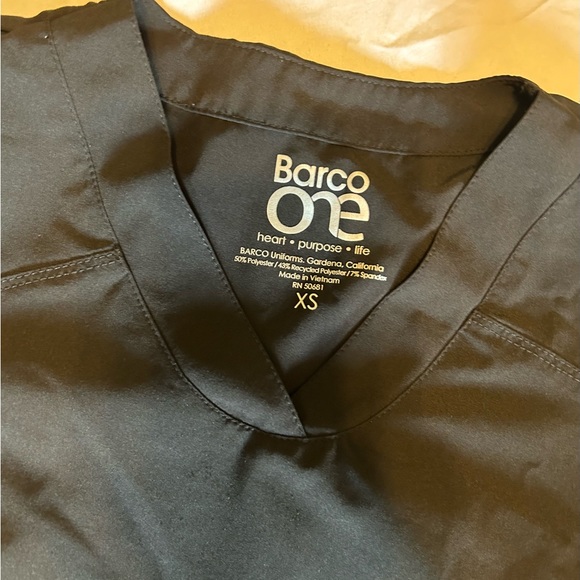 Barco One Boost Jogger Scrub Pant and Racer Scrub Top - Picture 4 of 5